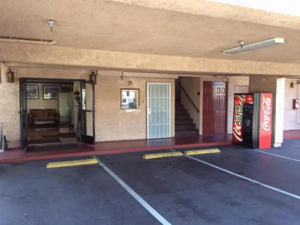 Paradise Inn 4